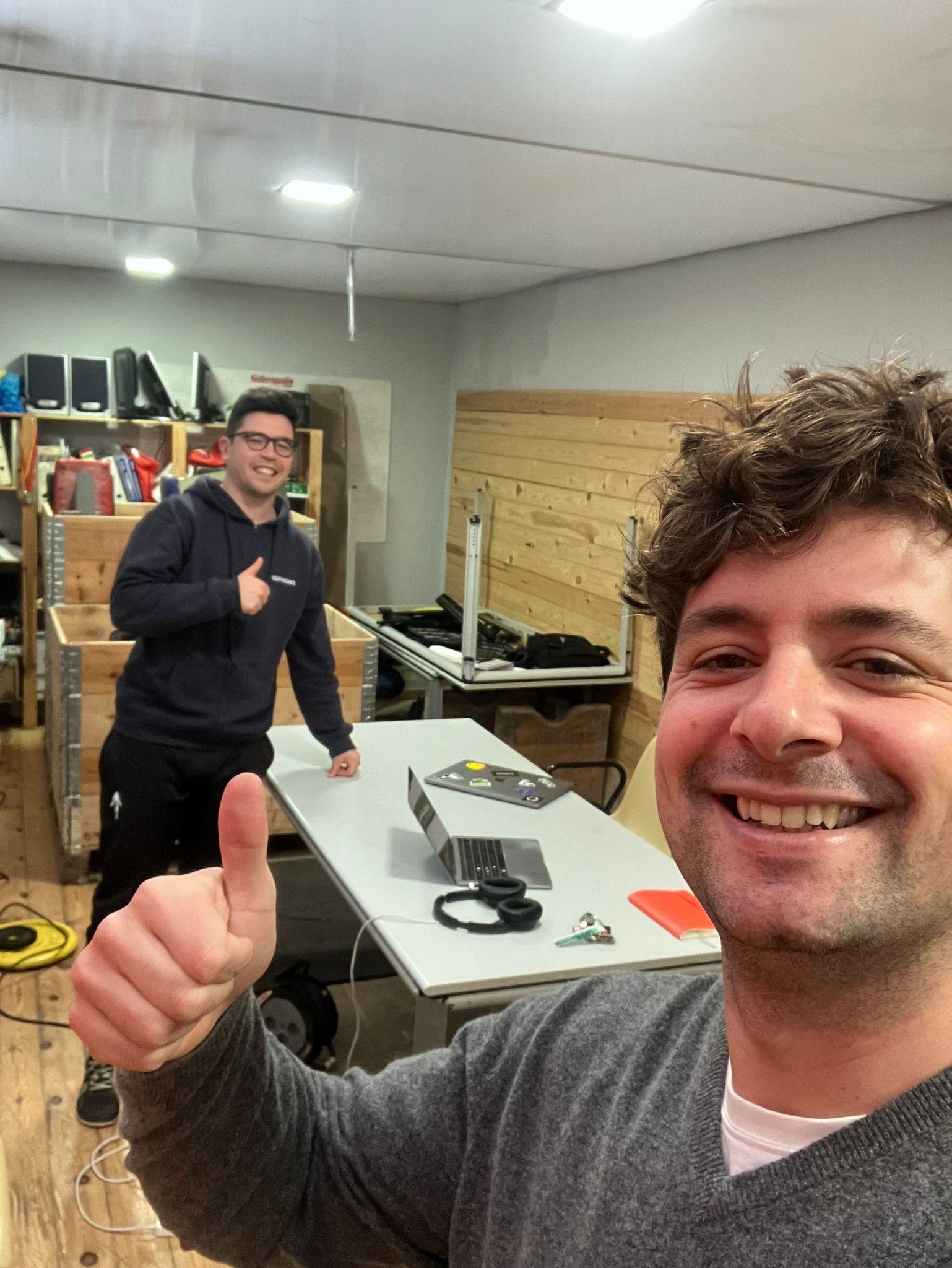 Juan y Fer trabajando en sustrato